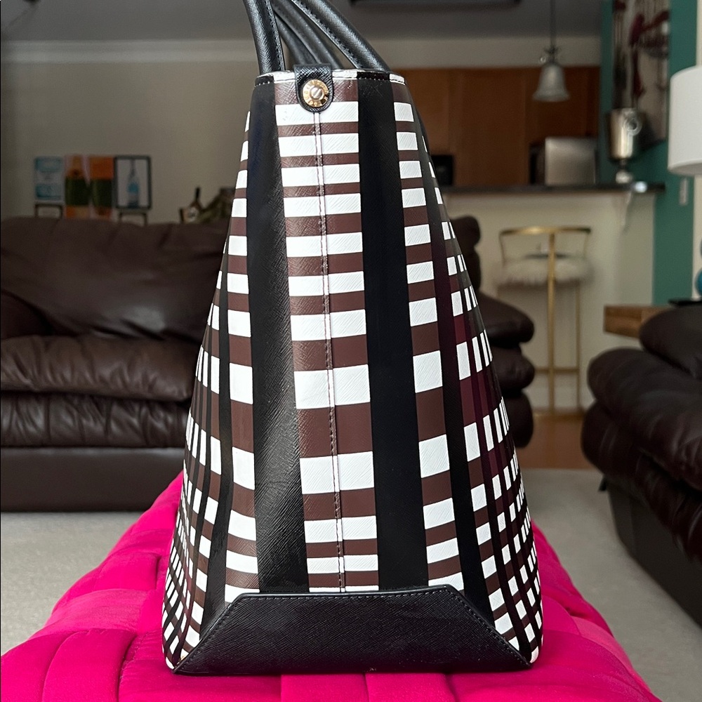 Henri Bendel Tote-EUC - Picture 7 of 15